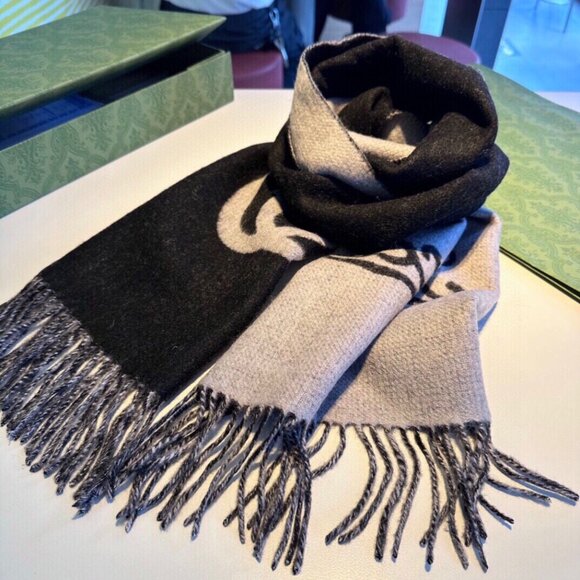 Women Gucci Scarf - Picture 1 of 4